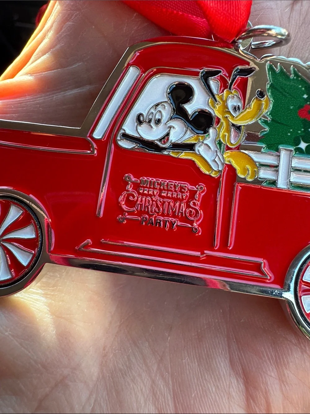Disney very merry Christmas Truck Ornament Mickey & Pluto and Christmas Tree